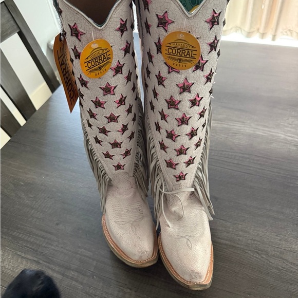 Star-Studded White and Pink Fringe Heeled Boots - Picture 3 of 3